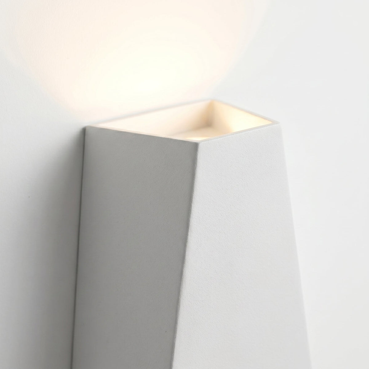 Faccetta Aurora Up Down Wall Sconce | Geometric LED